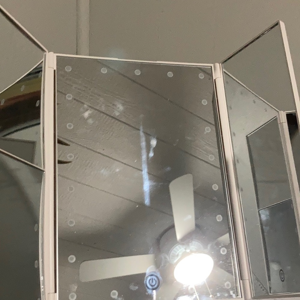 Light up portable vanity, great condition